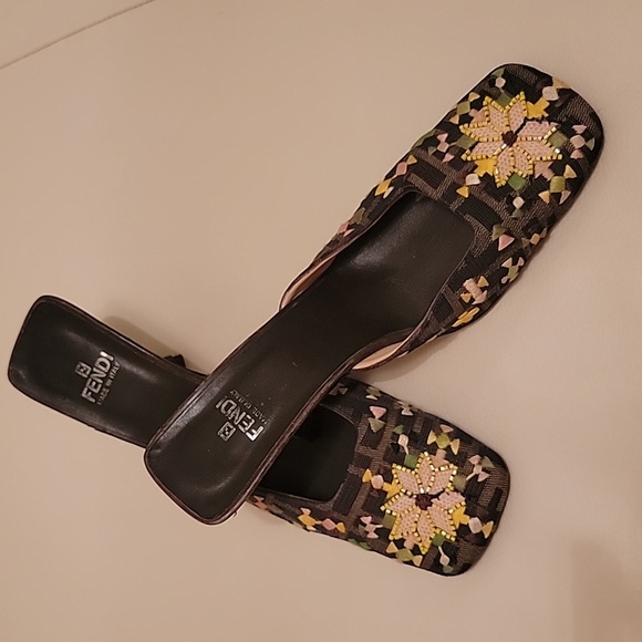 FENDI - Picture 2 of 6